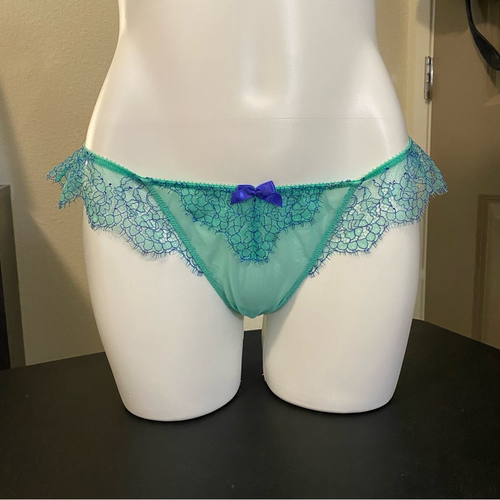 Vctoria’s Secret low rise cheekini